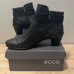 Ecco Scultpured 45 Black Buffed Silver Ankle Booties Sz 41(10-10.5) NEW IN BOX